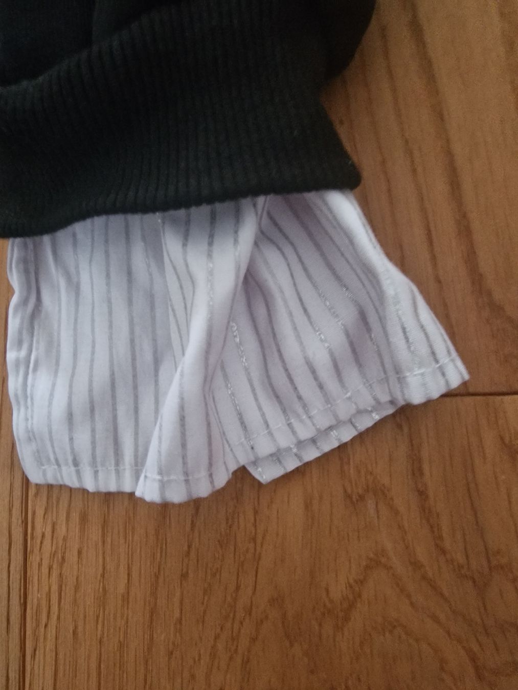 Maglioni & Felpe: Pullover mit Kragen-Applikation in Weiss-silber  – Usato da Ottenbach venduto da Claurin 1