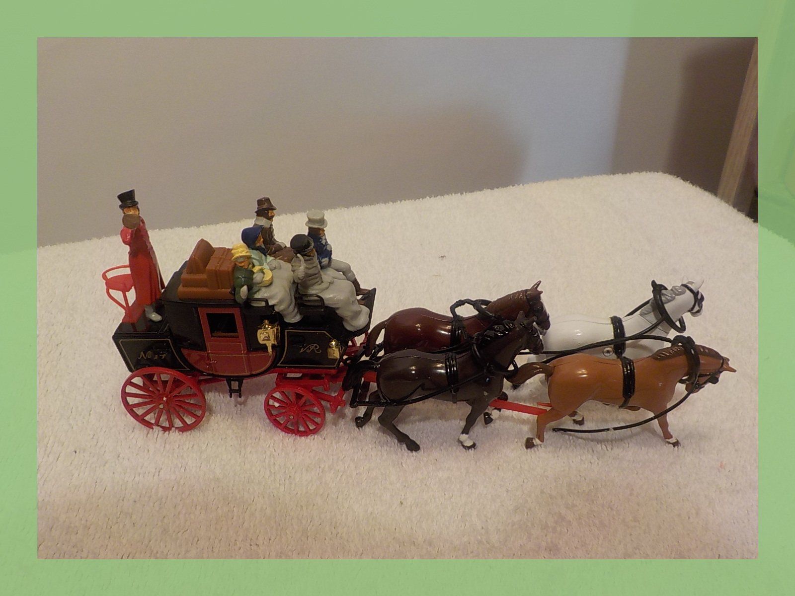 Calèches: Matchbox Pferdegespann Kutsche mit Figuren neuwertig – Neuf avec emballage d'origine à Bülach par Freieck 1