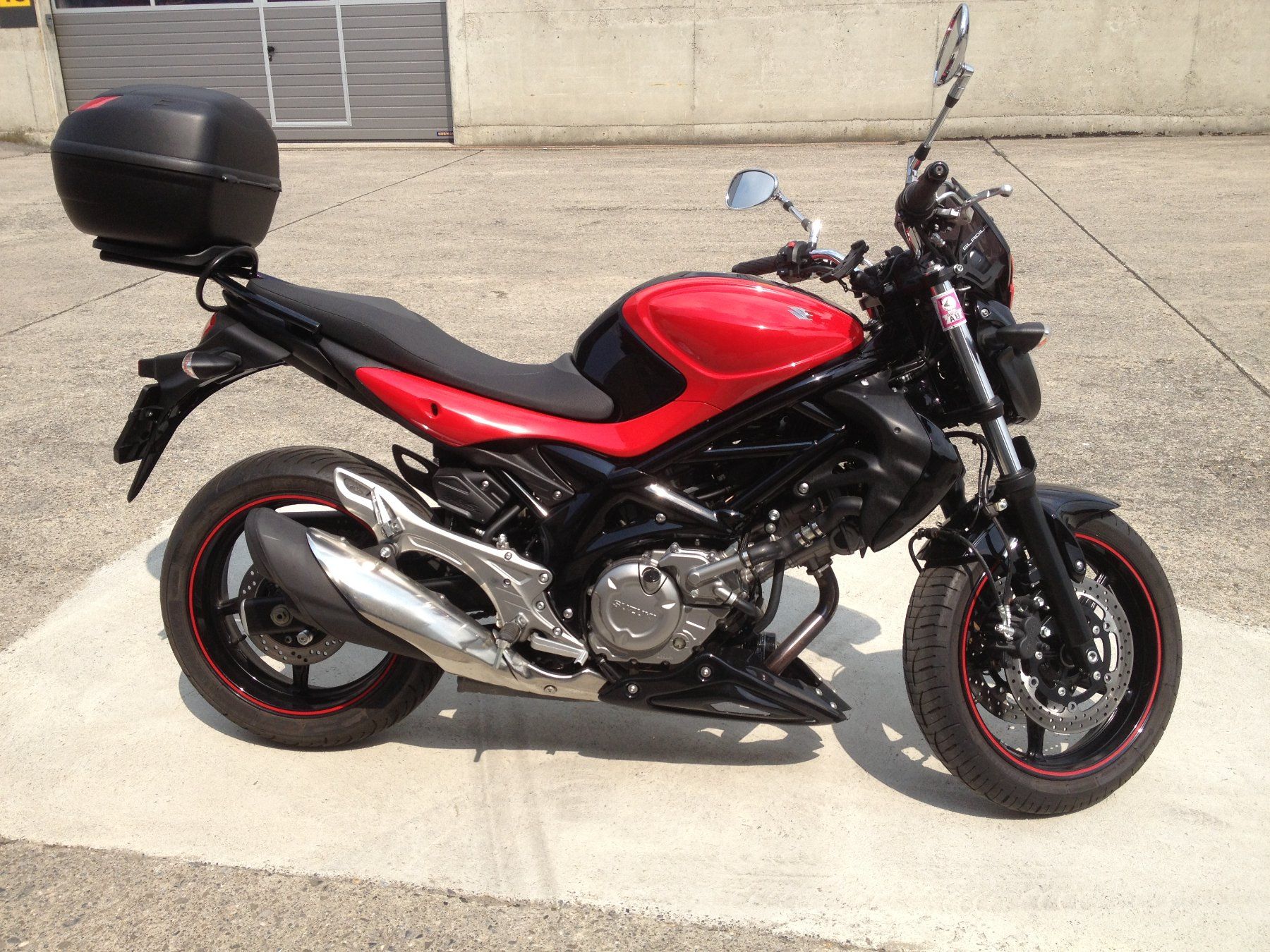 Suzuki Strada: Suzuki Gladius 650 Top zustand – Usato da Rickenbach LU venduto da Hulibu 2