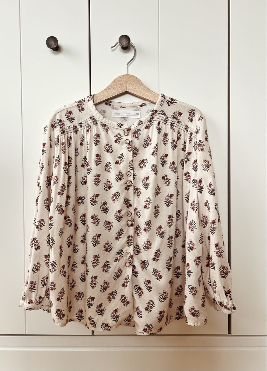 Zara Camicette, T-shirt & Top: Zara 116 Bluse Hemd beige Blumen – Usato da Burgdorf venduto da rulan 1