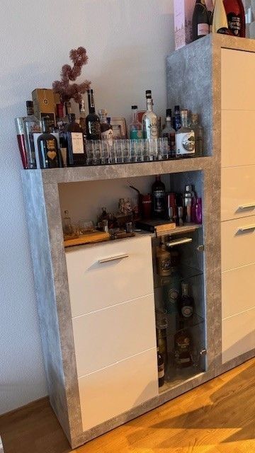 Cassettiere: Highboard / Vitrine mit LED / weiss-grau – Usato da Muhen venduto da feelfree93