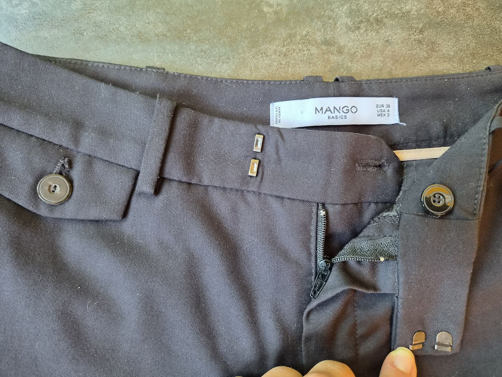 Mango Pantaloni: Stoffhose von Mango Basics, Grösse 36 – Usato da Brunnen venduto da Livianda 1