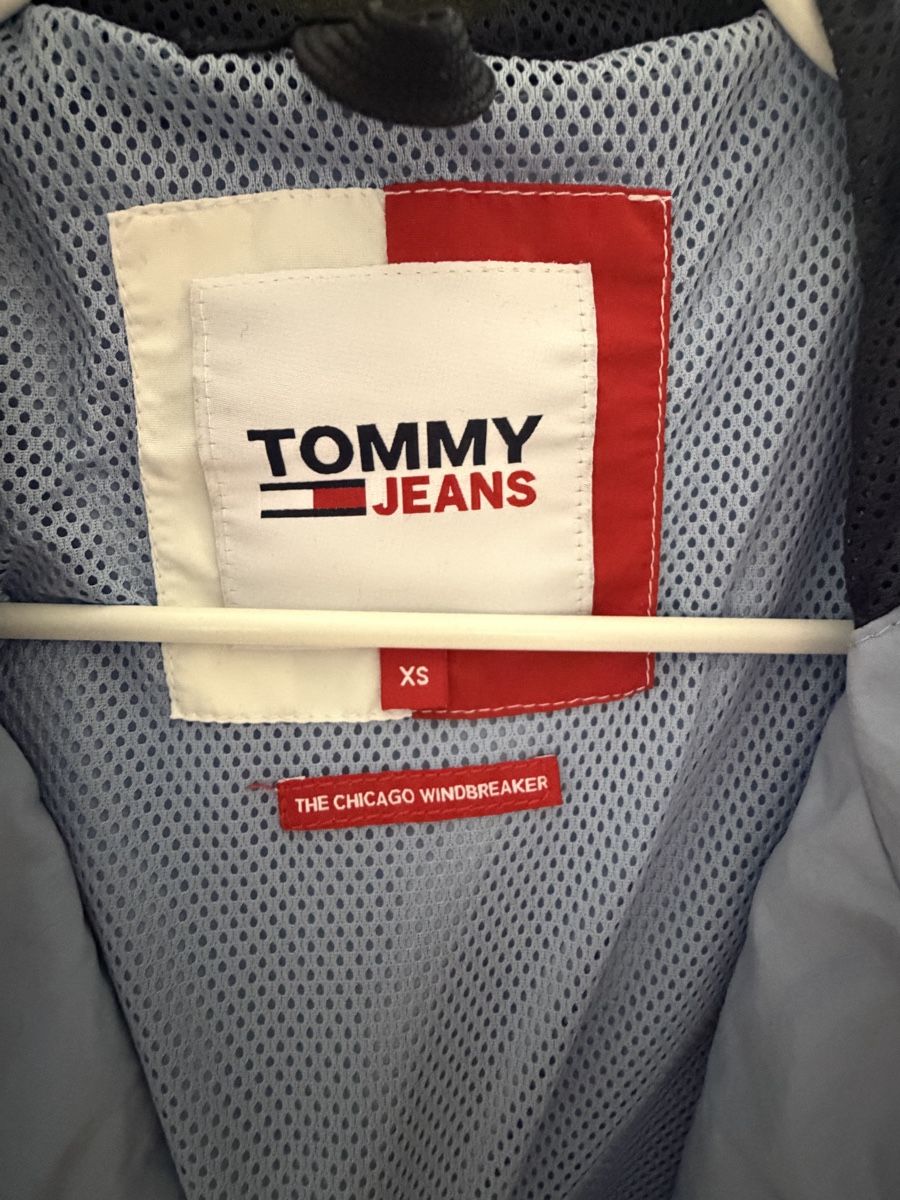 Tommy Hilfiger Vestes: Hellblaue Windjacke von Tommy Jeans – D'occasion à Bülach par ann_2ry2 4
