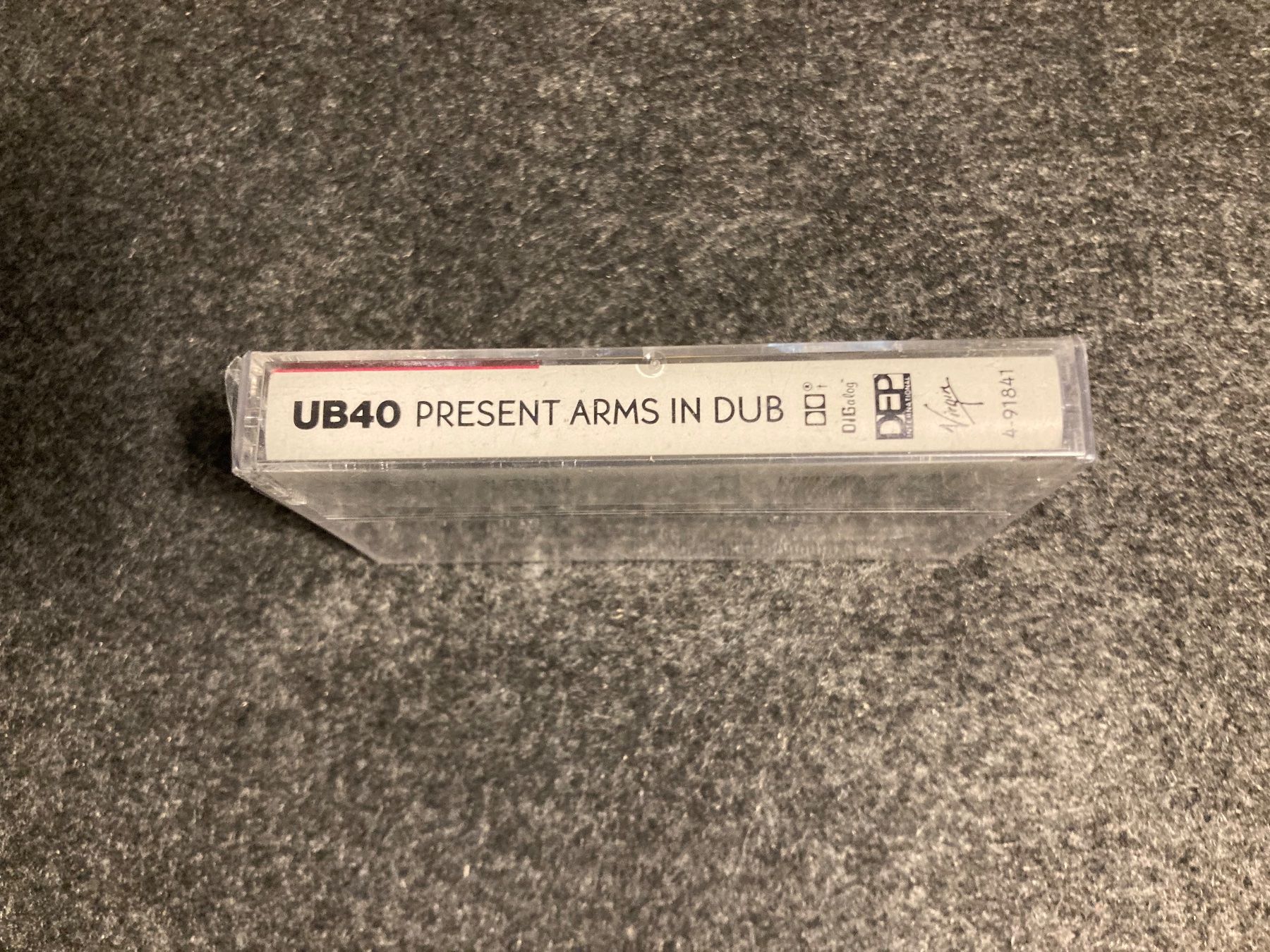 Musicassette: UB40 - Present Arms In Dub (MC) – Nuovo (secondo la descrizione) da Fribourg venduto da Karushi 1