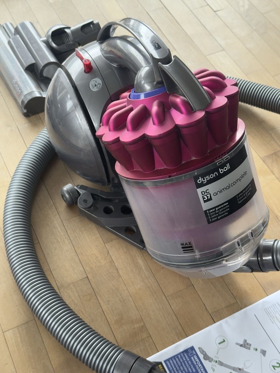 Dyson Staubsauger & Zubehör: Dyson Ball DC37 animal complete + Triggerhead Staubsauger – Gebraucht aus Kriens von  2