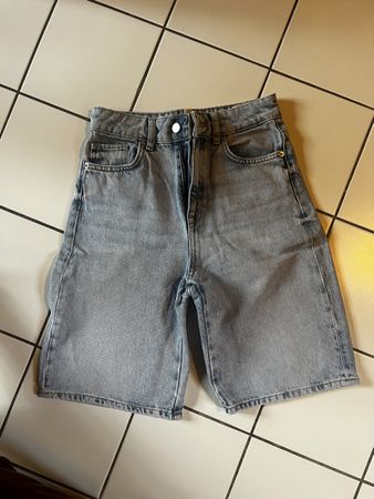 H&M Jeans Shorts, Grösse 34, Sommer-Look, Top Zustand!