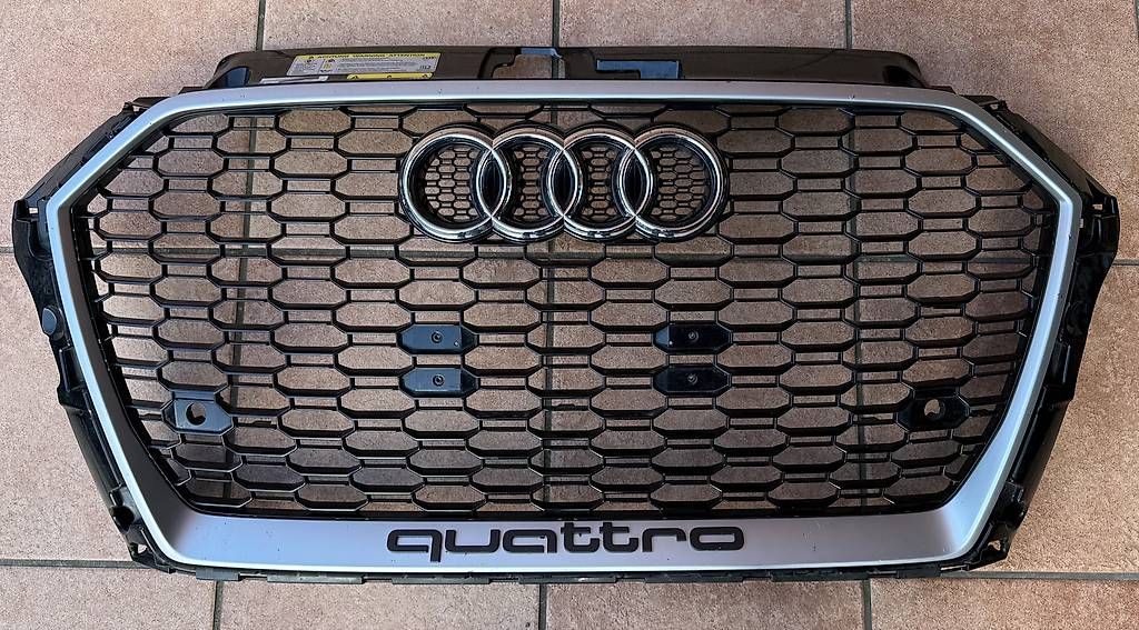 Audi Tutti pezzi di ricambio auto: Griglia Audi A3/S3/RS3 – Usato da Taverne venduto da aleeedg