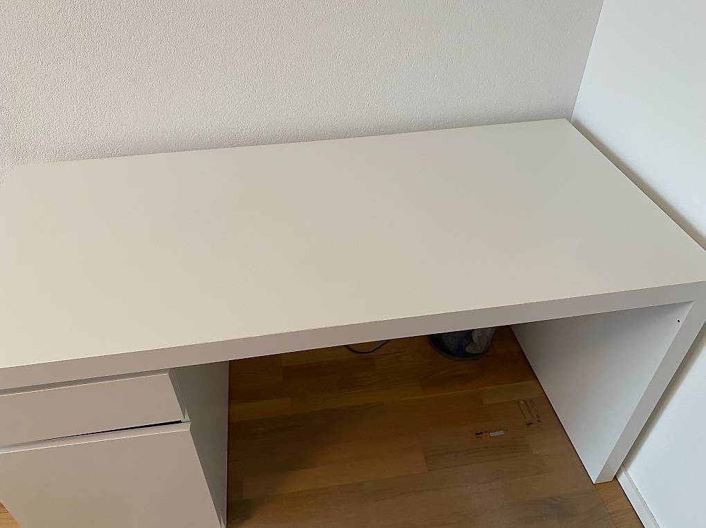 Ikea Scrivanie: Schreibtisch MALM von der IKEA – Usato da Niederwangen BE venduto da jel_ah 1