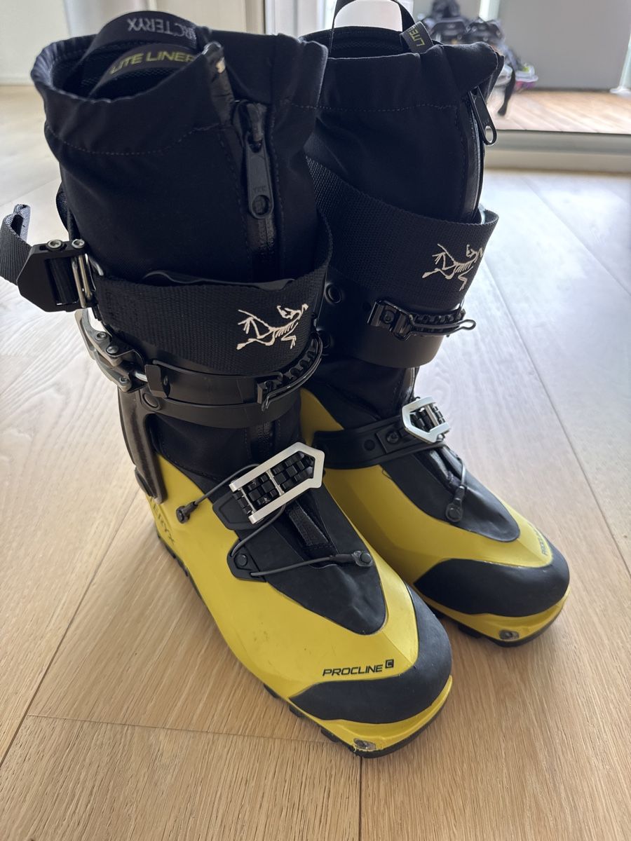 Arcteryx Herrenschuhe: ARCTERX Procline Carbon Lite Skiboot 24/24.5 – Gebraucht aus Pontresina von EngadinJules