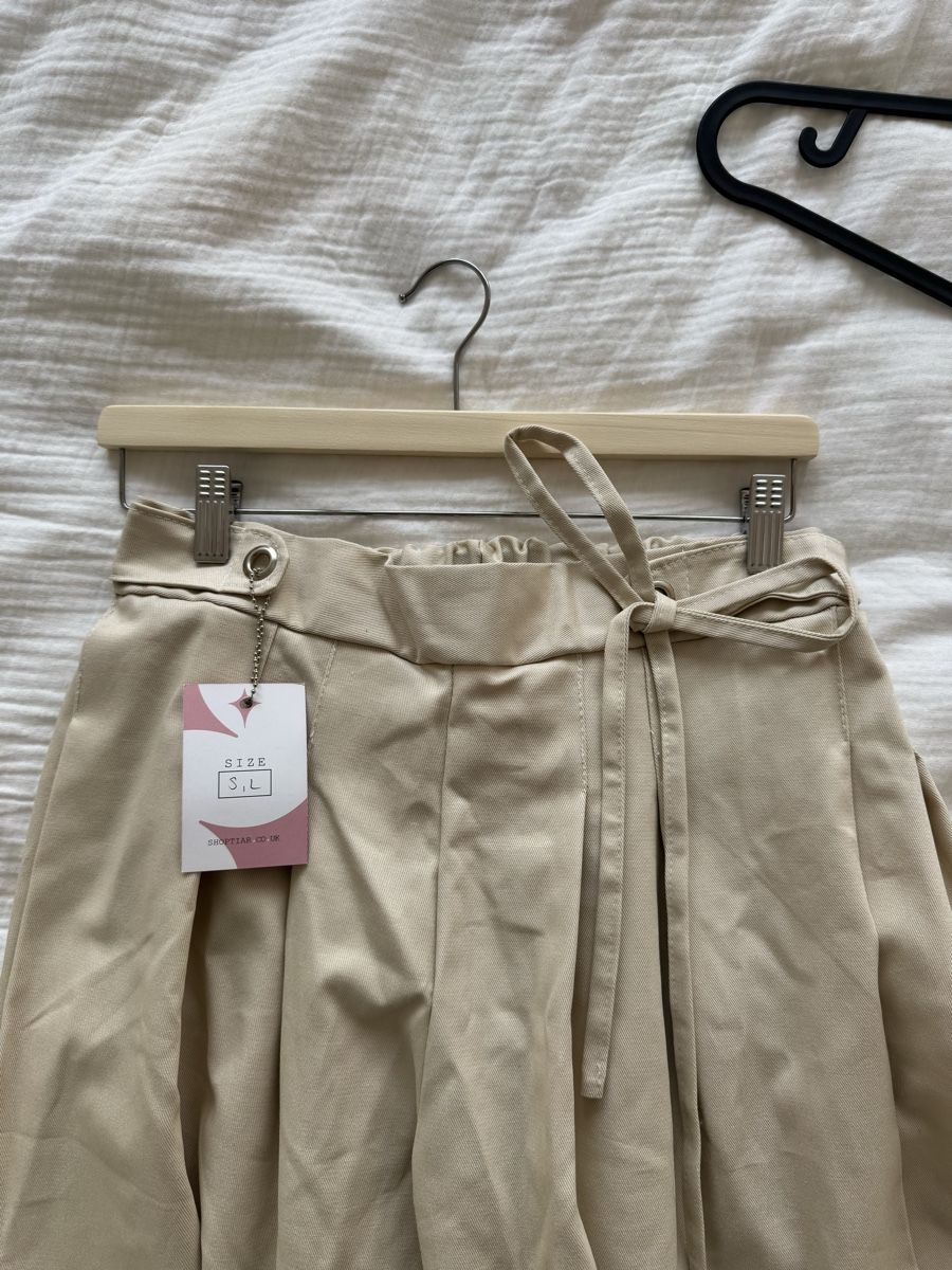 Pantaloni: Pantalon beige  – Nuovo e nell'imballaggio originale da Thônex venduto da emm_f5jb 2