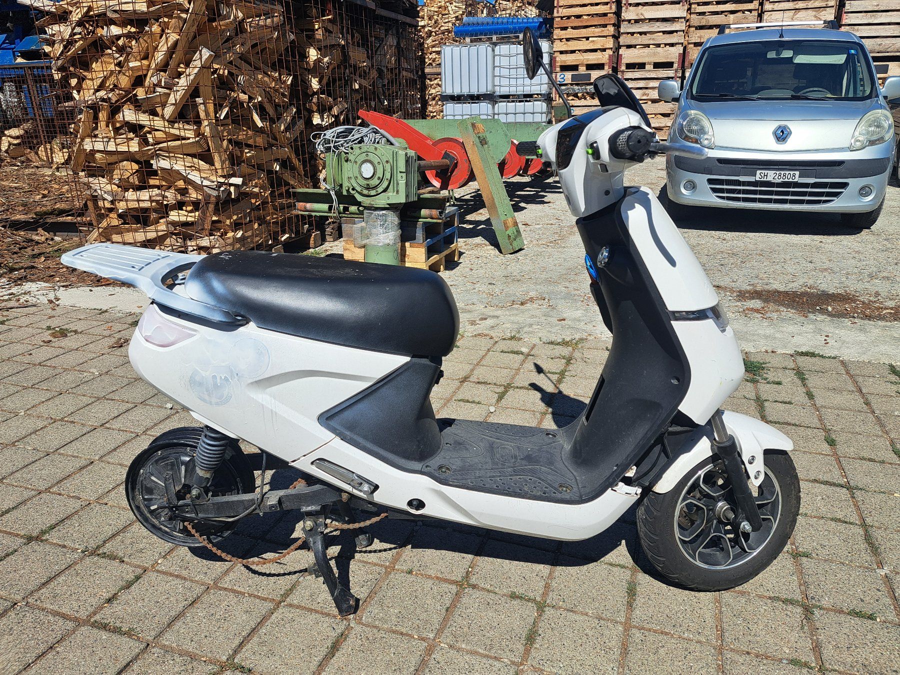 Scooter: E-Roller 25km/h Riya Bastler defekt – Difettoso da Hallau venduto da ZIEGLER-Motorhandel