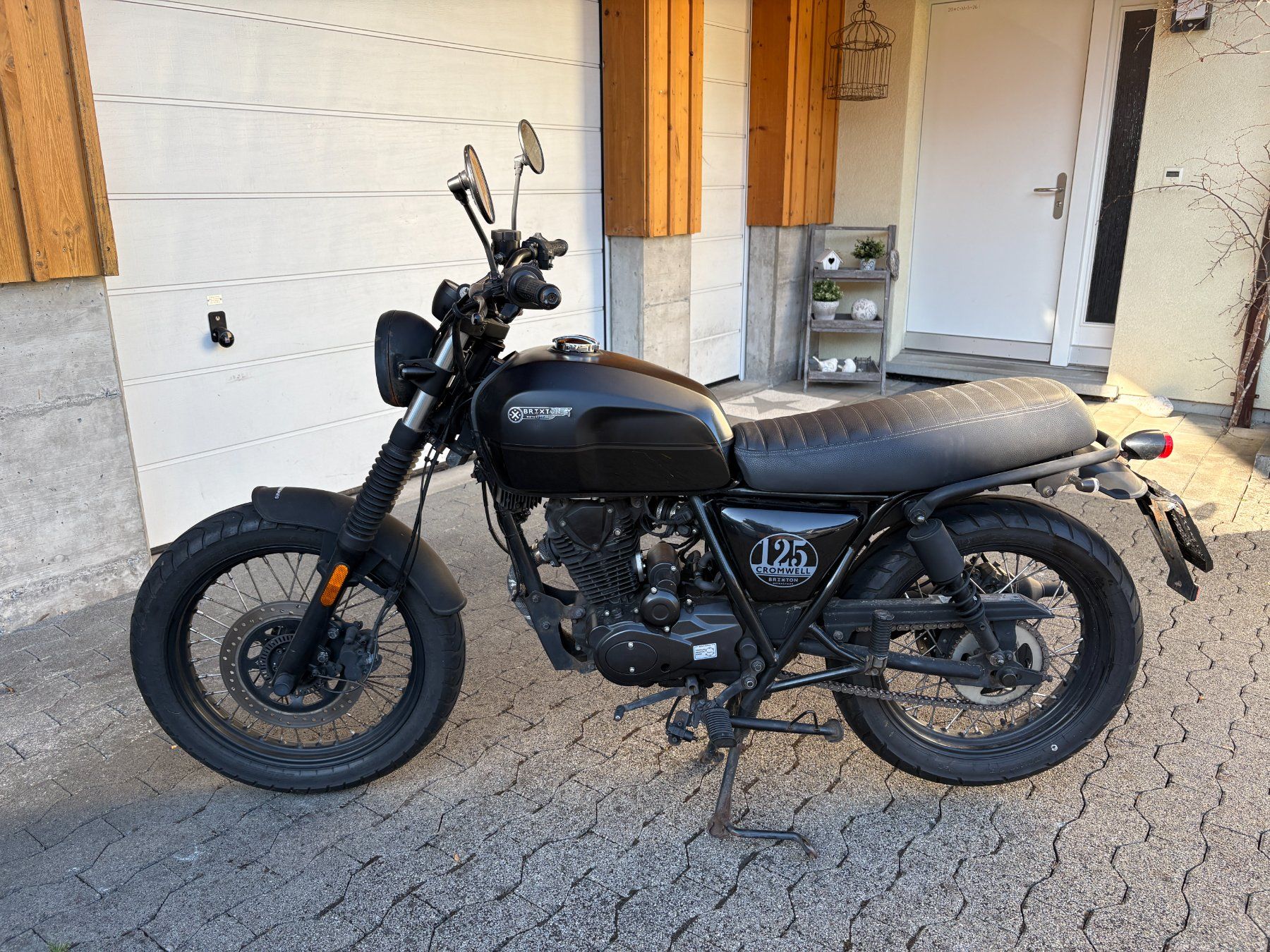 Brixton Motorcycles Strada: Brixton Cromwell 125 ABS scharz – Usato da Gommiswald venduto da Swichi 5