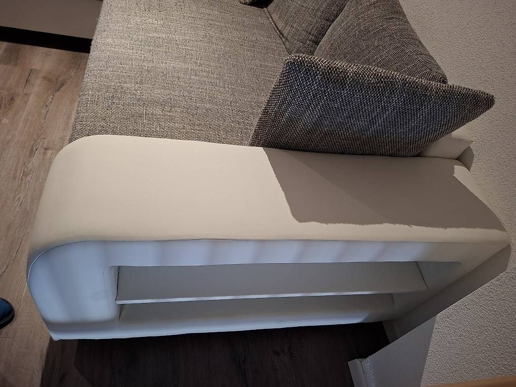 Divani: Sofa weiss zu verkaufen, gebraucht – Usato da Eriswil venduto da mon_6rjz 1