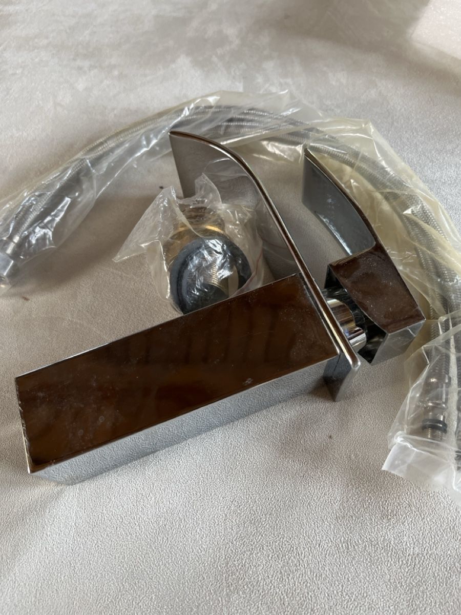 Rubinetteria: Modern chrome basin mixer faucet new condition – Nuovo (secondo la descrizione) da Colombier NE venduto da andpsykz3 4