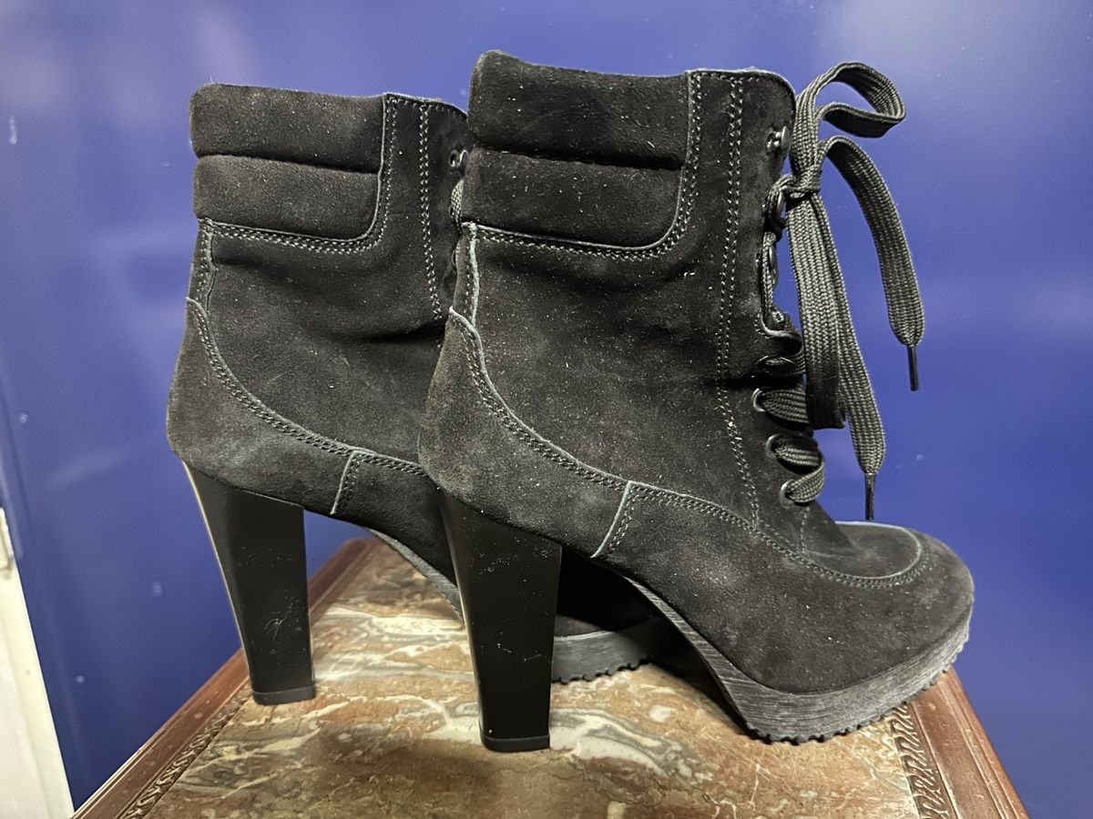 Hogan Chaussures femmes: Bottines hauts talons HOGAN, daim noir taille 37. – D'occasion à Genève par Tom6 5