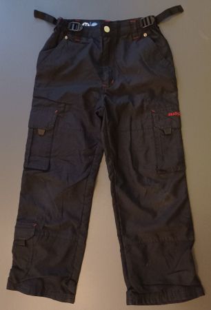 Gut erhaltene Freizeit-Hose mit Seitentaschen, Gr. 134/140