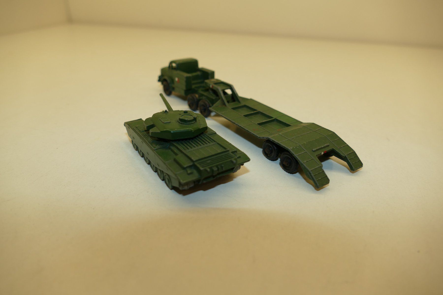 Lesney Modellautos: Lesney: Panzertransport mit Panzer Einheit 2 – Gebraucht aus Niederhasli von rail-duerst 2