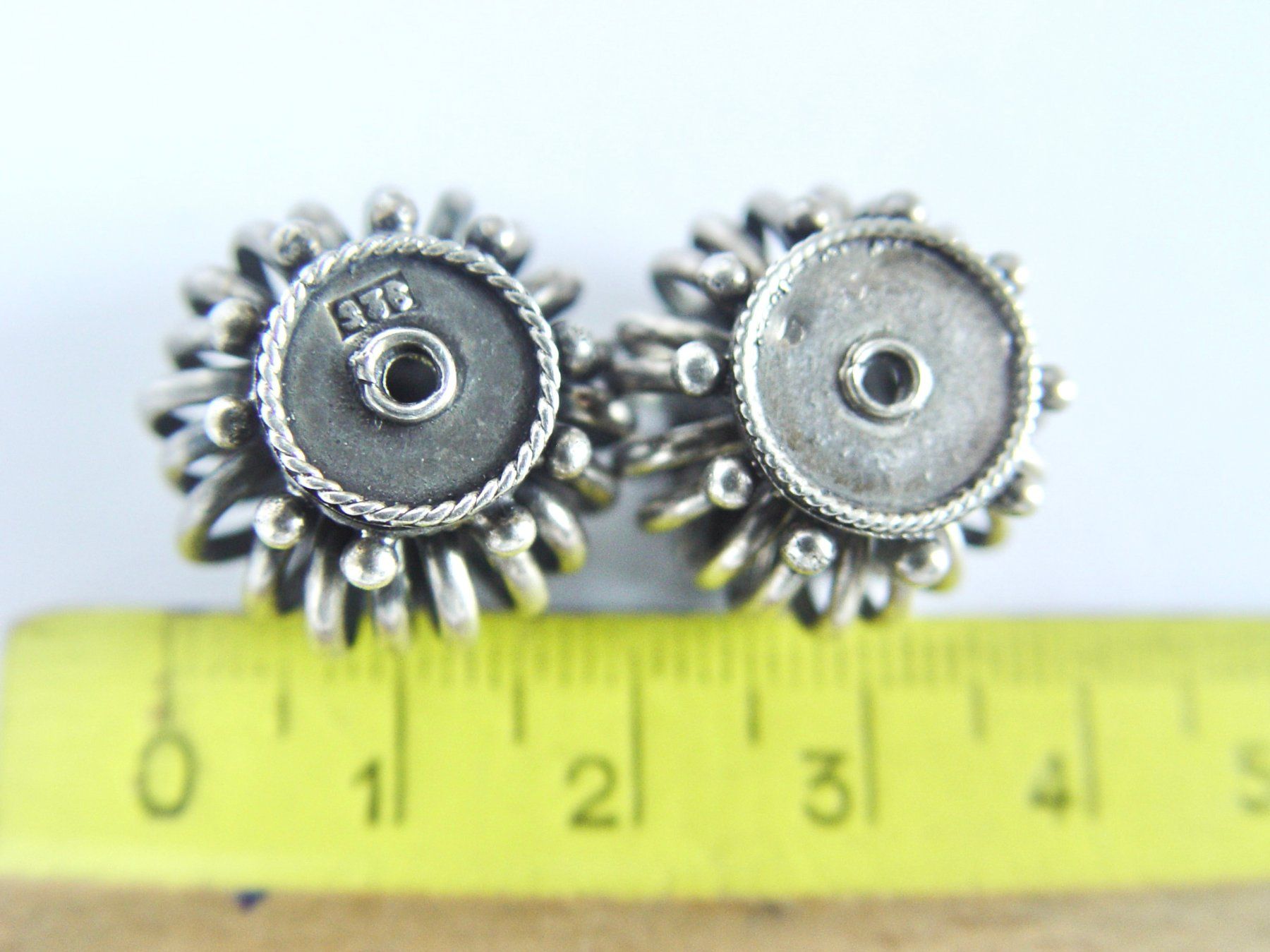 Perles (synthétiques): Zwei bewegliche Silber Perlen (12gr Silber 925) – D'occasion à Henggart par gernli 3