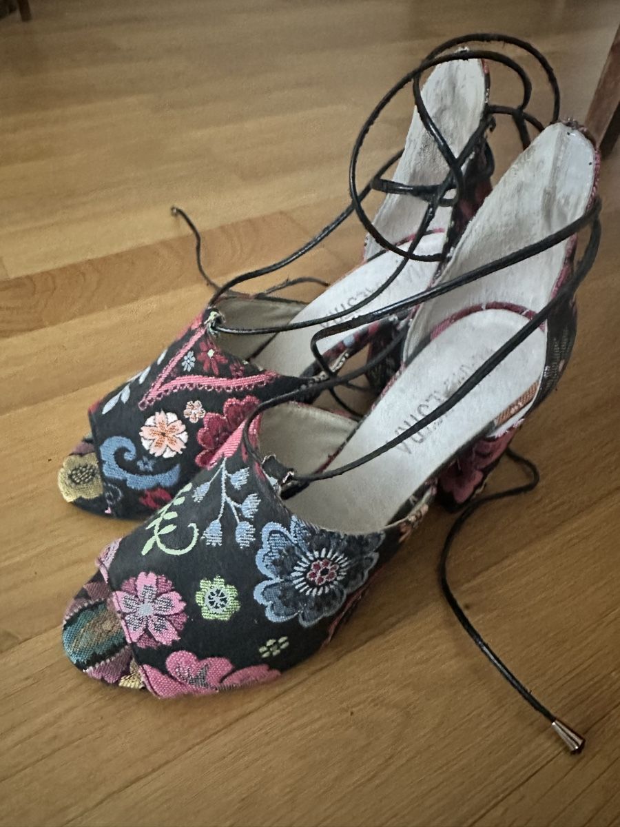 Damenschuhe: Sandaletten zum Schnüren – Gebraucht aus Zürich von Tingeltangelvina 2