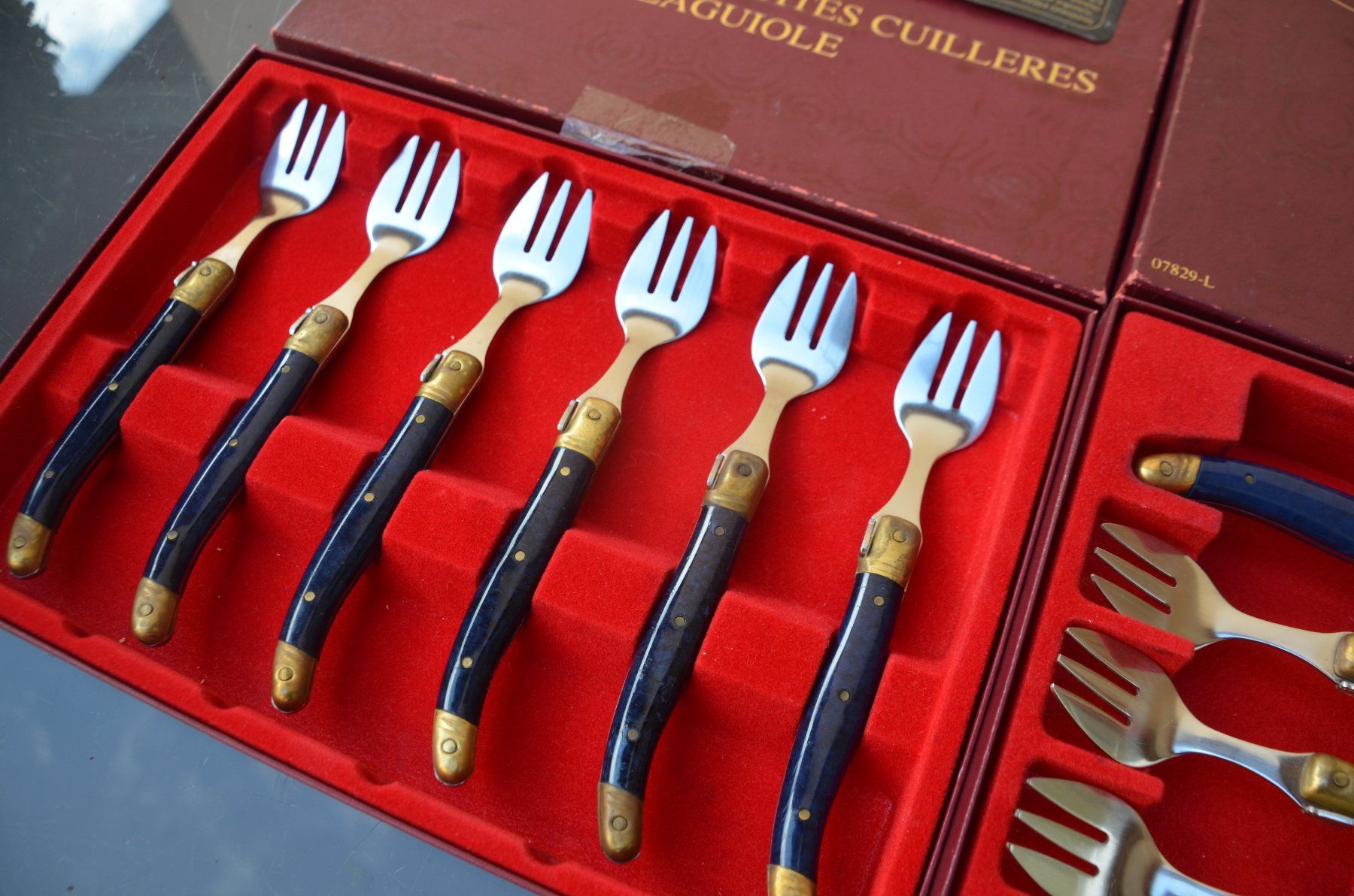 Laguiole Set di posate: Laguiole Pradel - Besteck / couverts -  service de table – Nuovo e nell'imballaggio originale da Collonges venduto da arashee 4