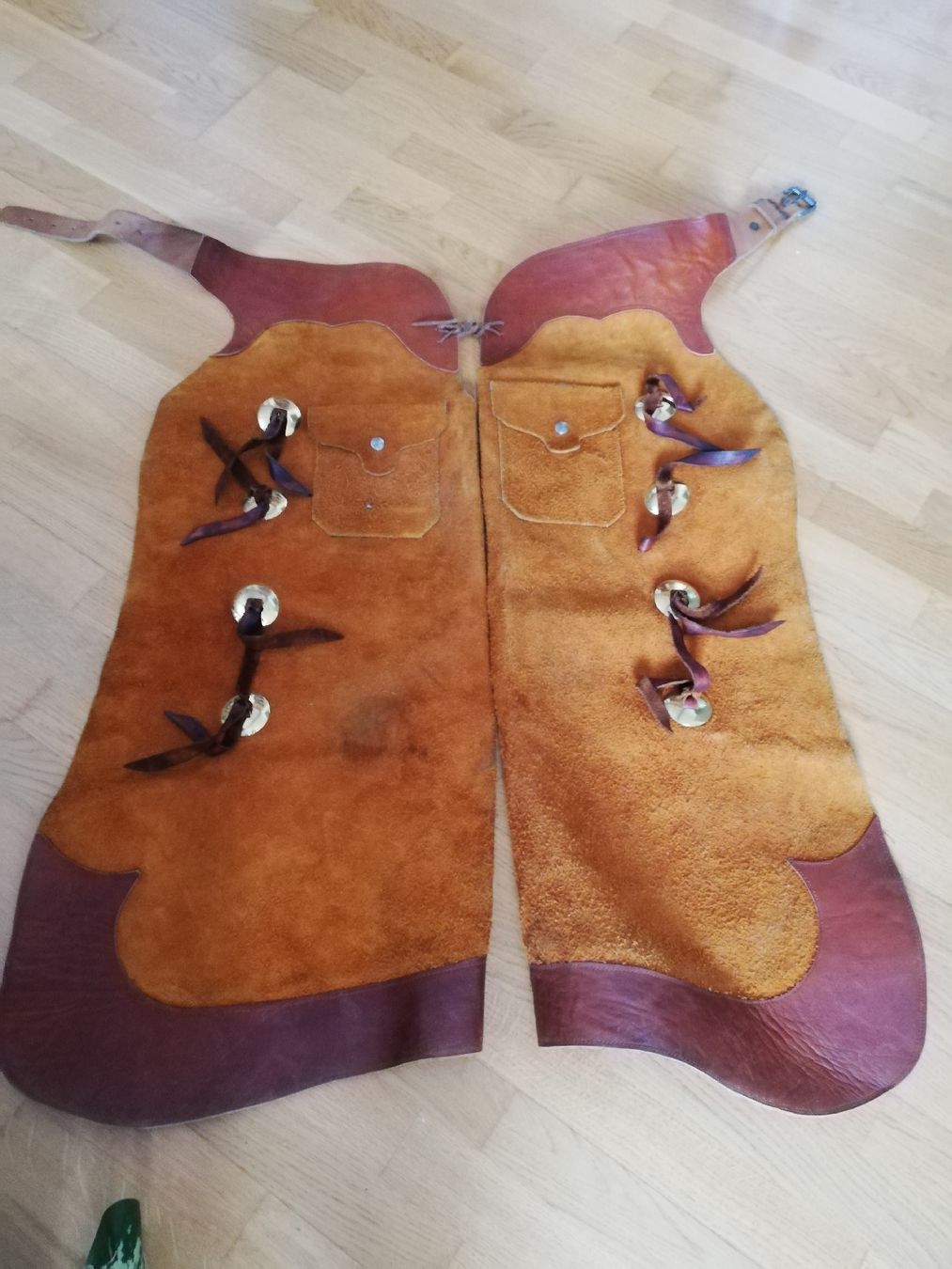 Hosen: Western Chaps Leder hellbraun mit Conchos gebraucht – Gebraucht aus Luzern von Amenophis1 3
