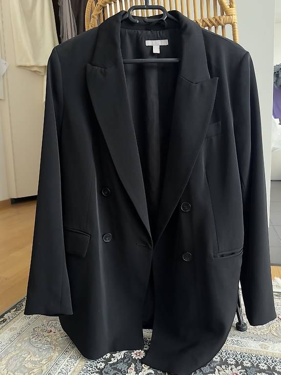 Kleider: H&M – Gebraucht aus St. Gallen von sho_xzw7