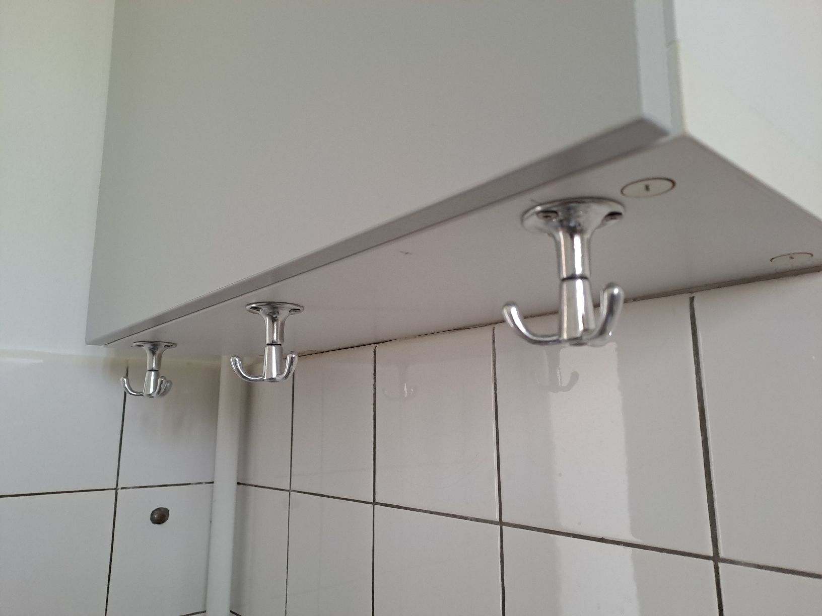 Armadi: Hängeschrank IKEA / armoire murale – Usato da Münchenwiler venduto da Martin_Riedi 2