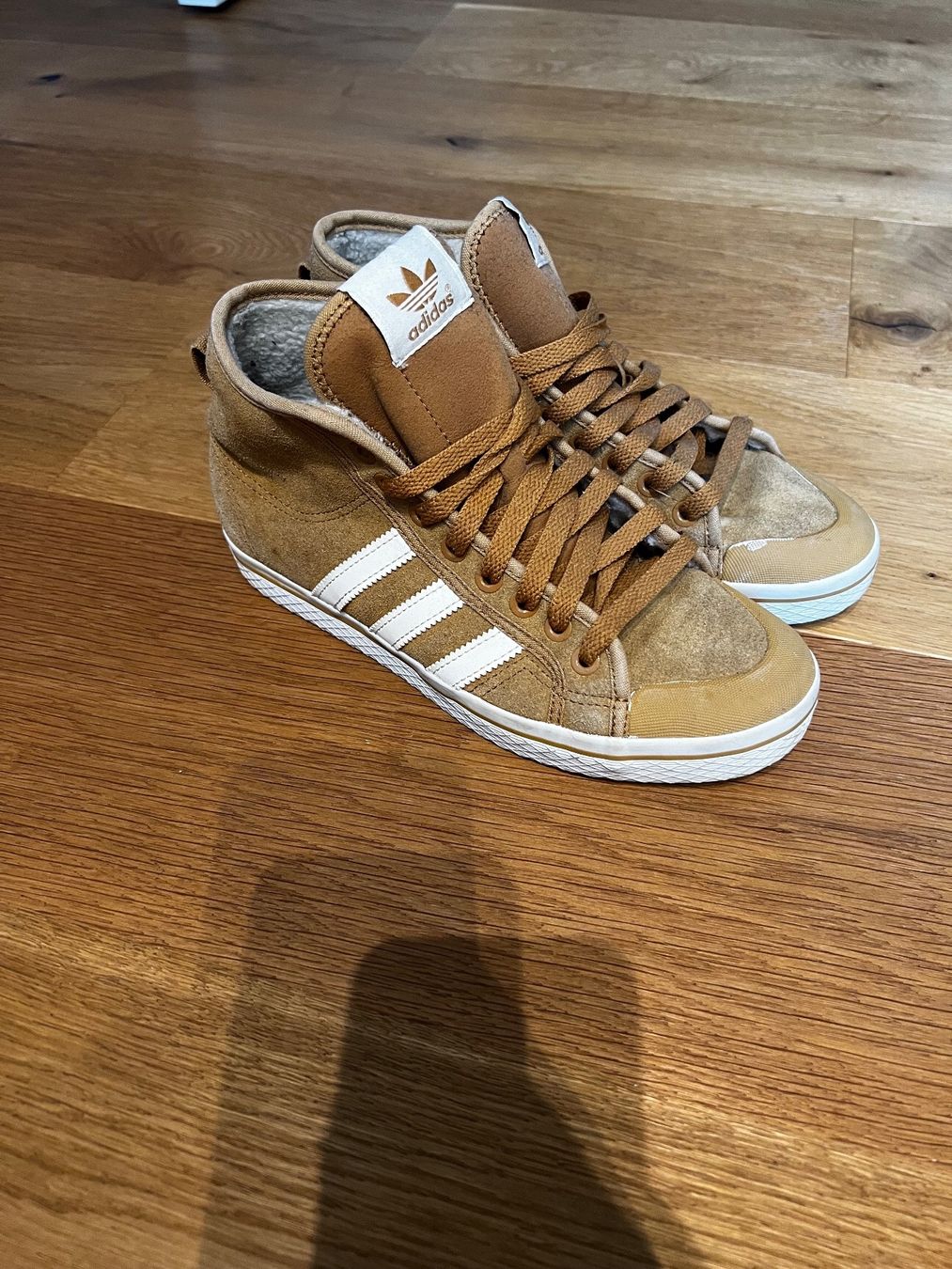 Scarpe da donna: Adidas Winterschuhe Beige Grösse 38 – Usato da Dürrenäsch venduto da Fonsi_12