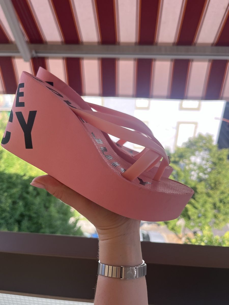 Juicy Couture Chaussures femmes: Juicy couture wedge sandals  – D'occasion à Lausanne par Lillielillie 1