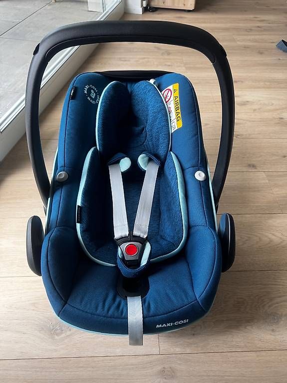 Maxi-Cosi Seggiolini per auto: Maxi Cosi Babyschale inkl. Basisstation mit Isofix – Usato da Ottenbach venduto da Qrider89