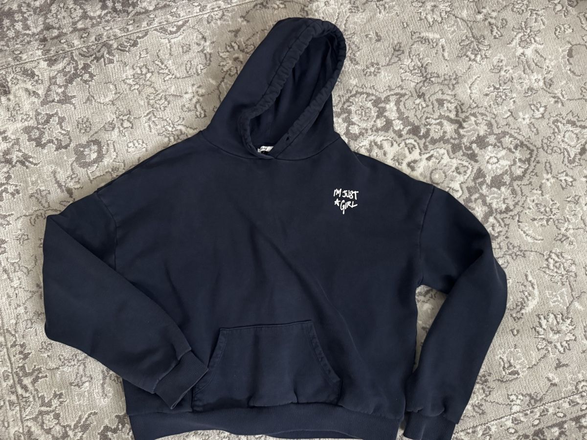 Pullover & Sweatshirts: Kapuzenpullover  – Gebraucht aus Schaan von kri_tsw8 1