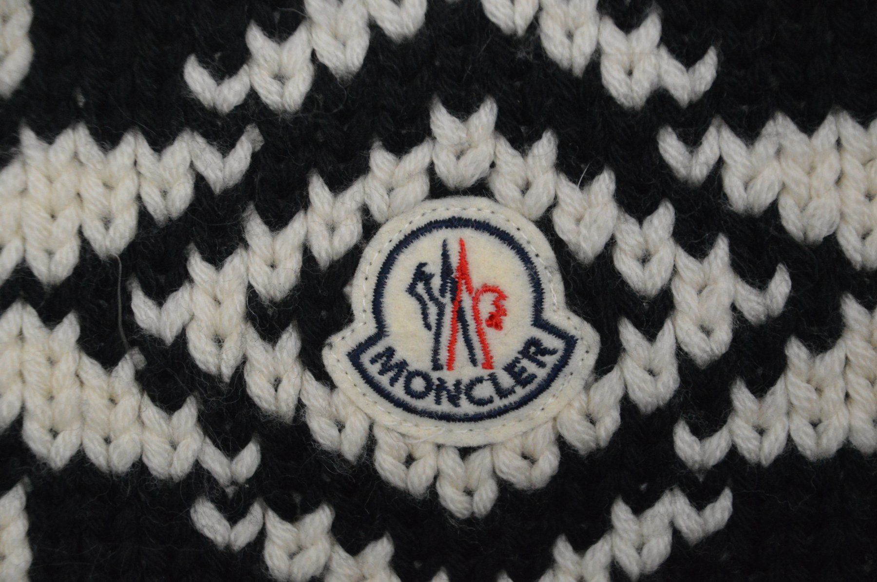 Moncler Foulard & Sciarpe: Moncler Schal / écharpe 225 x 35 cm – Usato da Collonges venduto da Auganien 2