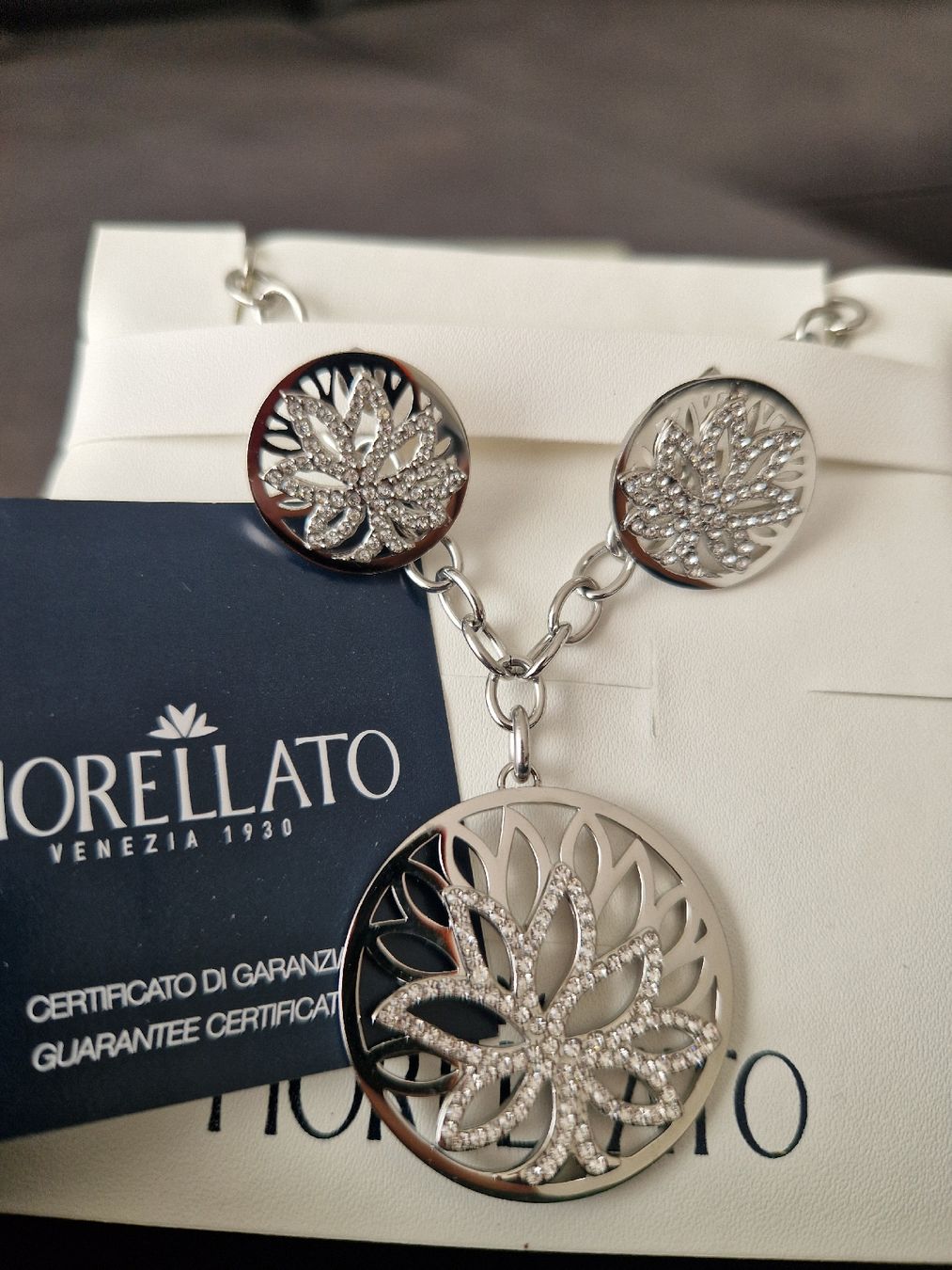 Altri gioielli: Set collana e orecchini Morellato  nuovo in box – Nuovo e nell'imballaggio originale da Lugano venduto da imp_c5zx 1