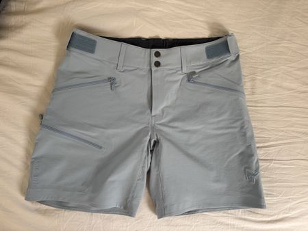 norrona sporthose hellblau