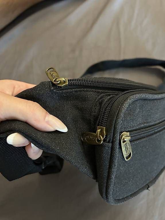 Borse: Schwarze Bauchtasche – Nuovo e nell'imballaggio originale da Uezwil venduto da vanja0101 1
