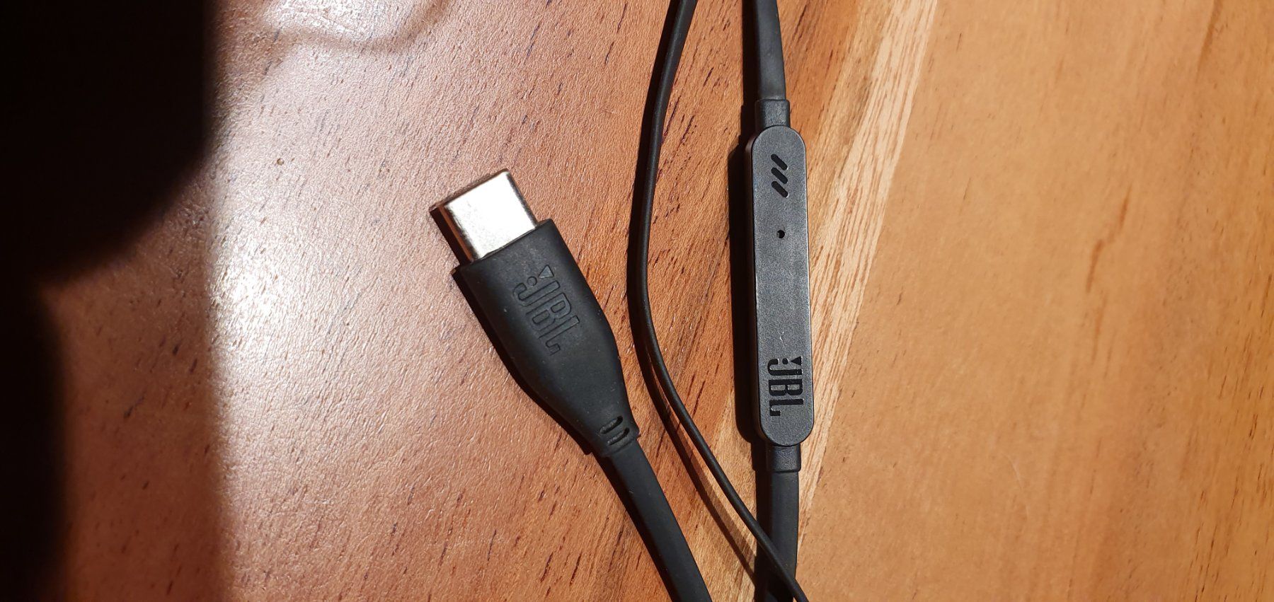 JBL Cuffie: JBL iPhone EarPods Smartphone Kopfhörer in Schwarz. – Usato da Zürich venduto da Leica.C89 3