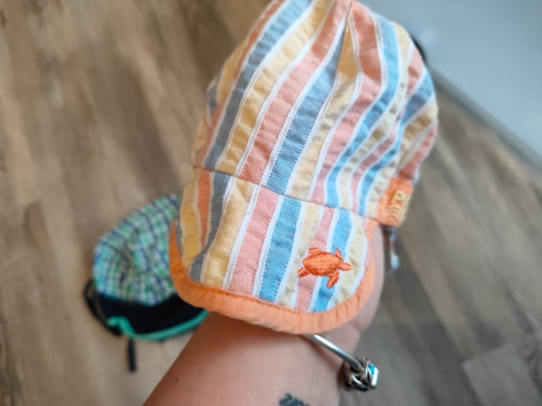 H&M Mützen & Schals: Käppli Gr. 3-6 Monate Gr. 44 – Gebraucht aus Tenniken von Pasci1990 1