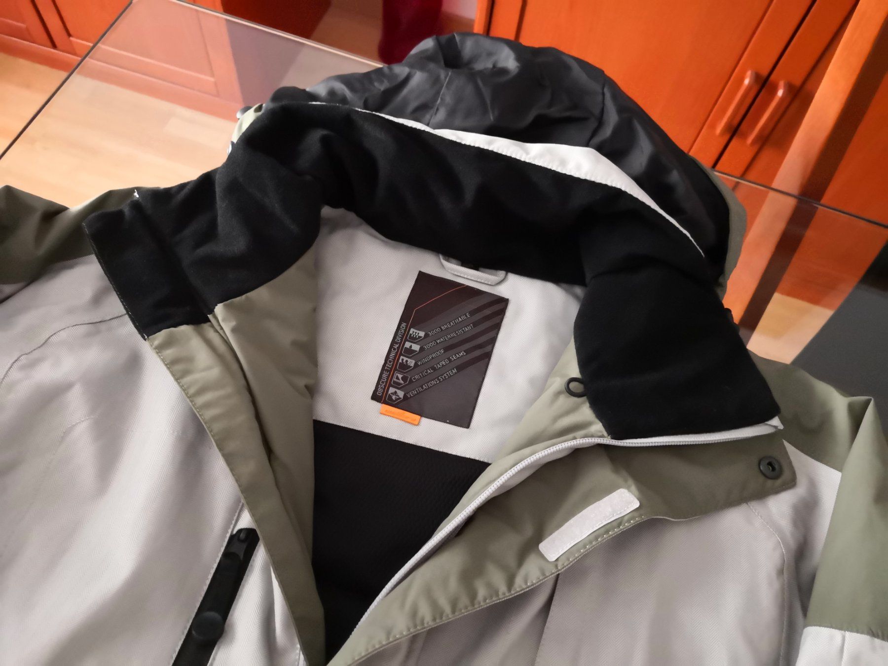 Obscure Giacche: Winterjacke von Obscure, neuwertig – Nuovo (secondo la descrizione) da Zuzwil SG venduto da alsacia 3