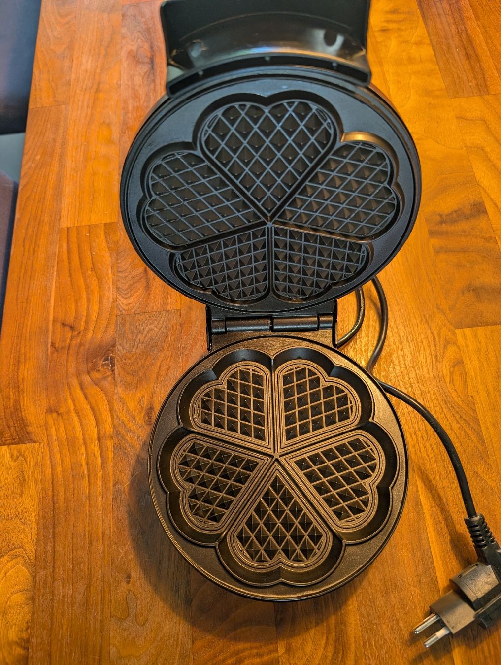 Elettrodomestici da cucina: Waffeleisen Herzform  – Usato da Zofingen venduto da Anna.r.m 1