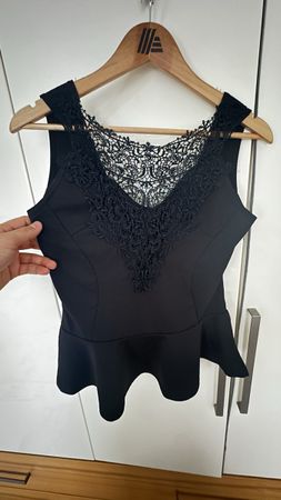 Schickes schwarzes Top mit Spitze, Grösse 36 - neuwertig!