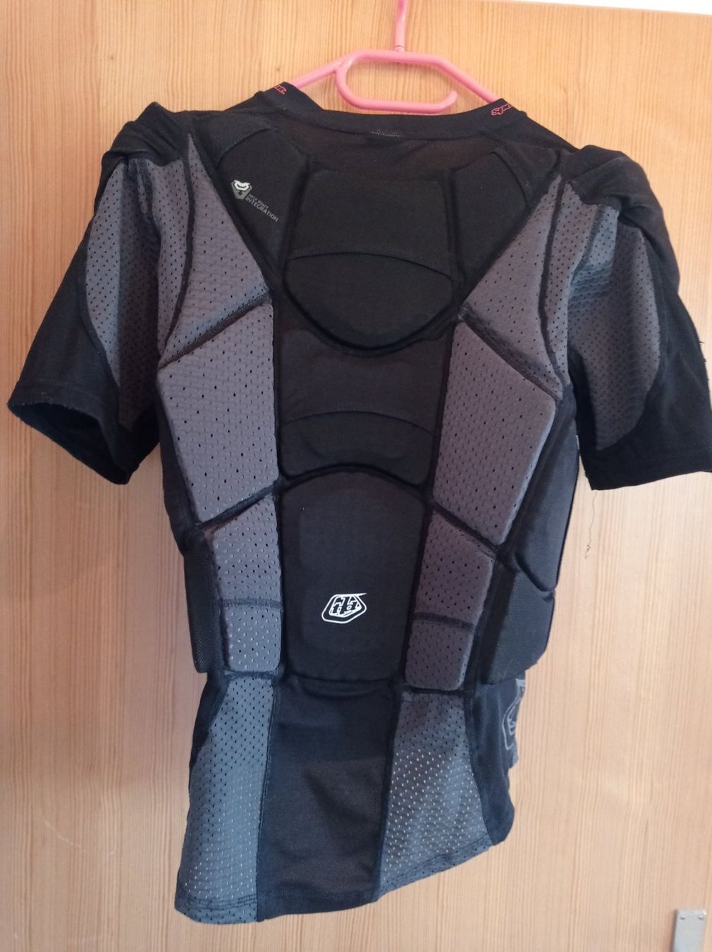 Troy Lee Protezioni & Imbottiture: Troy Lee Designs kurzarm Protektorweste – Usato da Lützelflüh-Goldbach venduto da Knuesi0 1