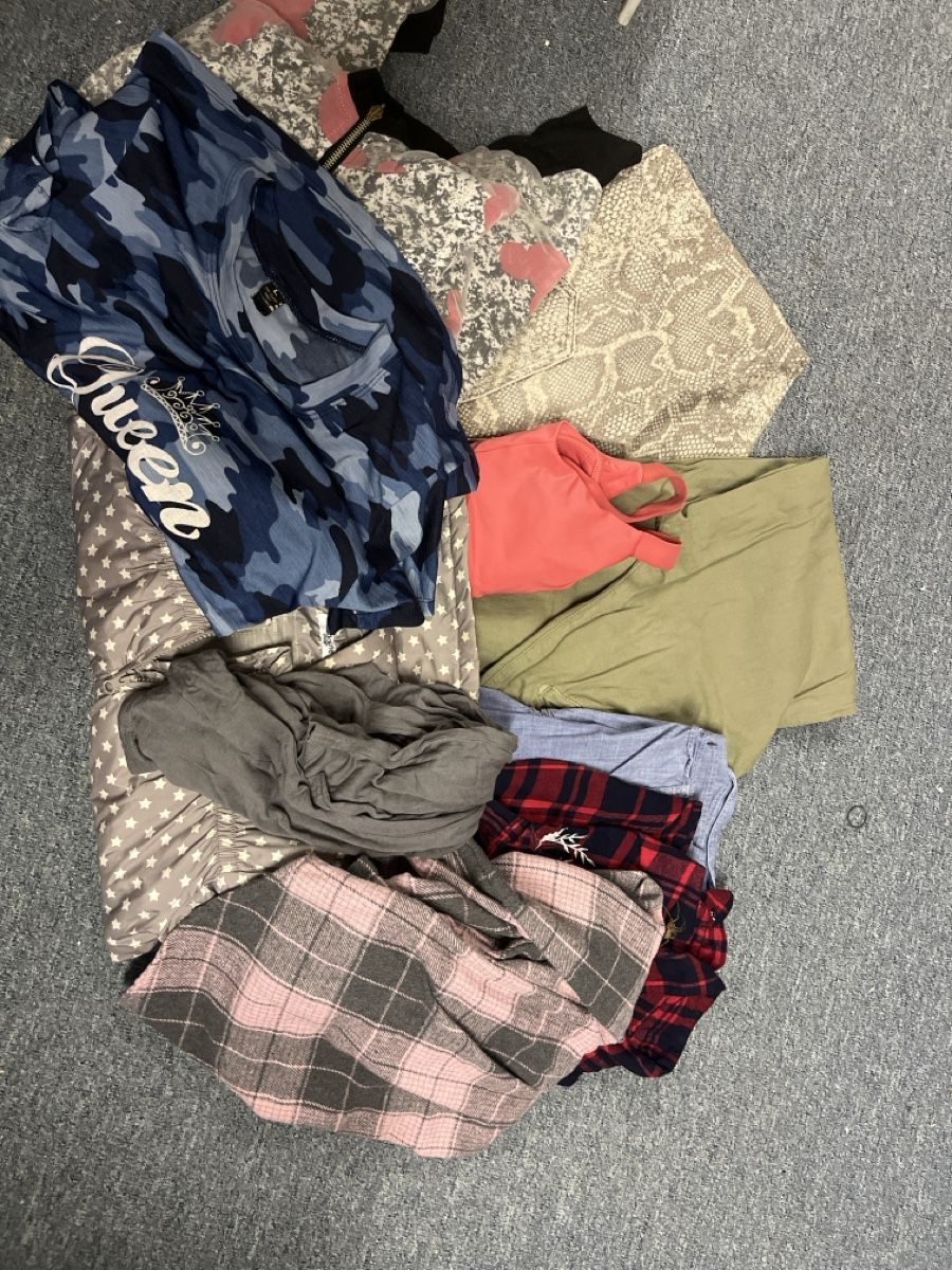 Lotti & Set di vestiti: Kleider Paket : 140/146 – Usato da Zürich venduto da Proton_Slit
