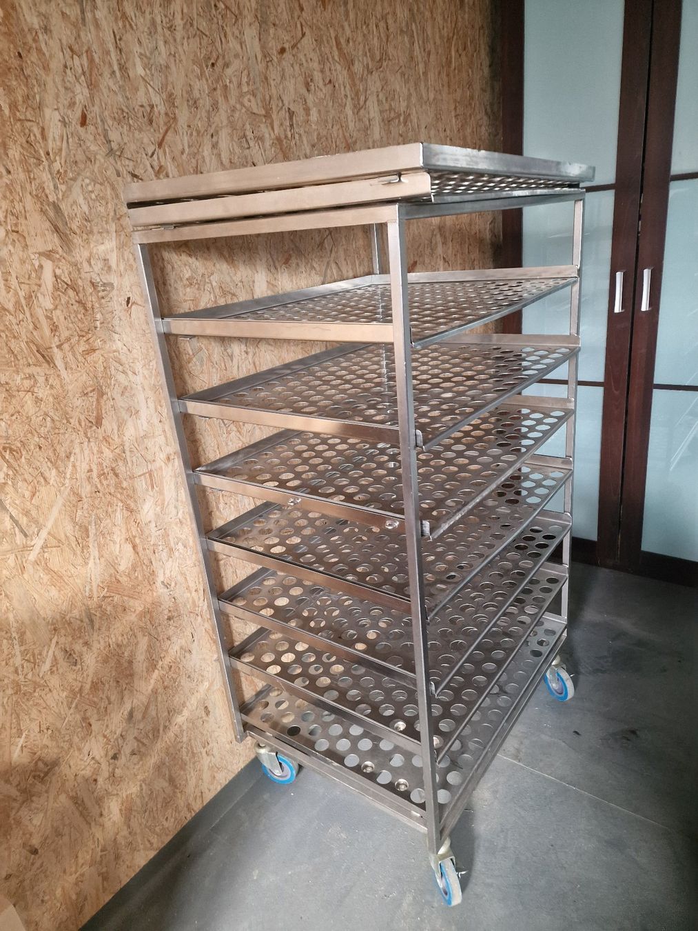 Elettrodomestici da cucina: Regalwagen Chromstahl – Usato da Ried b. Kerzers venduto da megerlimuck