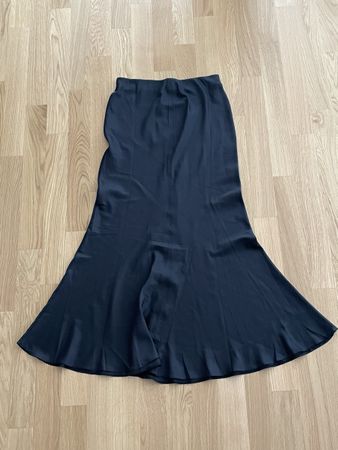 Weekday Paige Satin Maxirock Gr. 36 – Schwarz (wie neu)