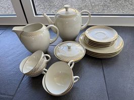 Kaffeeservice mit Goldmalerei