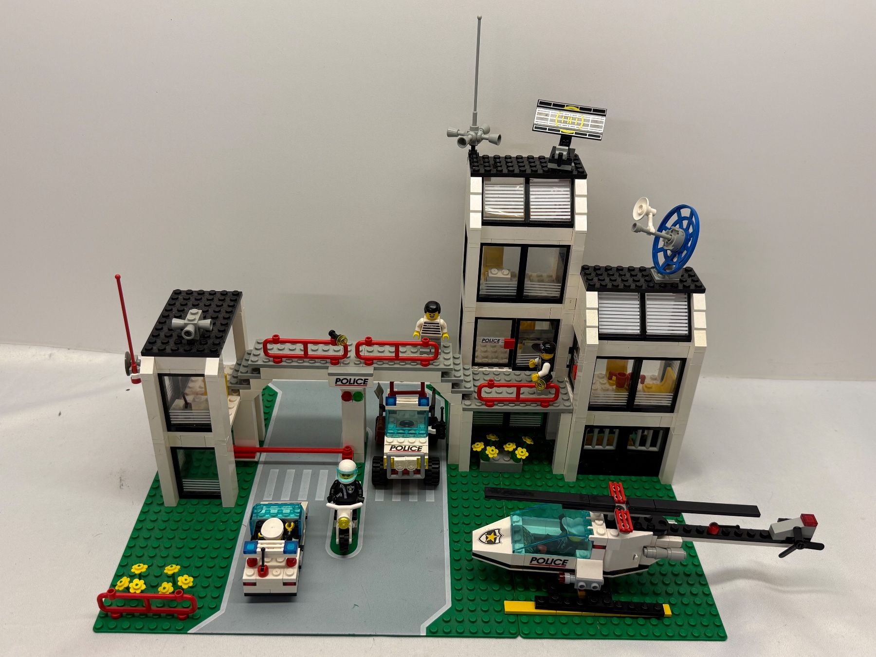 LEGO City 6398 - Polizei-Präsidium - Central Precinct HQ (Gebraucht) in ...