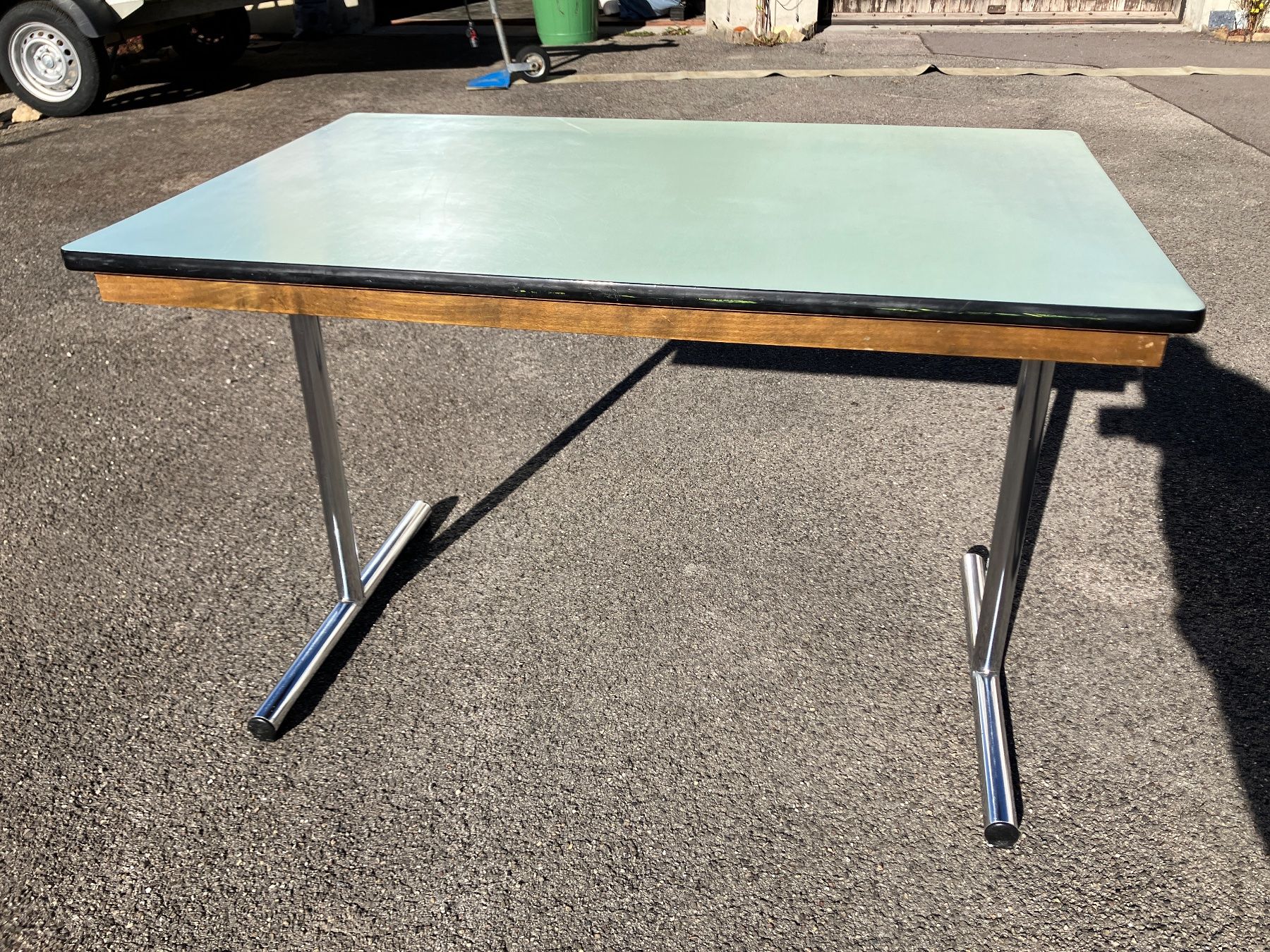 Tavoli: Table en Formica – Usato da Saignelégier venduto da Dubois_Vintage 2