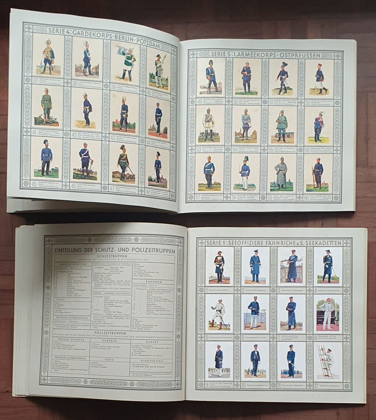 Carte collezionabili: 2 Zigarettenbilderalbum  - Uniformen – Usato da Kreuzlingen venduto da Rschweiz1 2