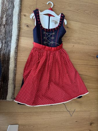 Dirndl Grösse 116 mit Schürze und Bluse