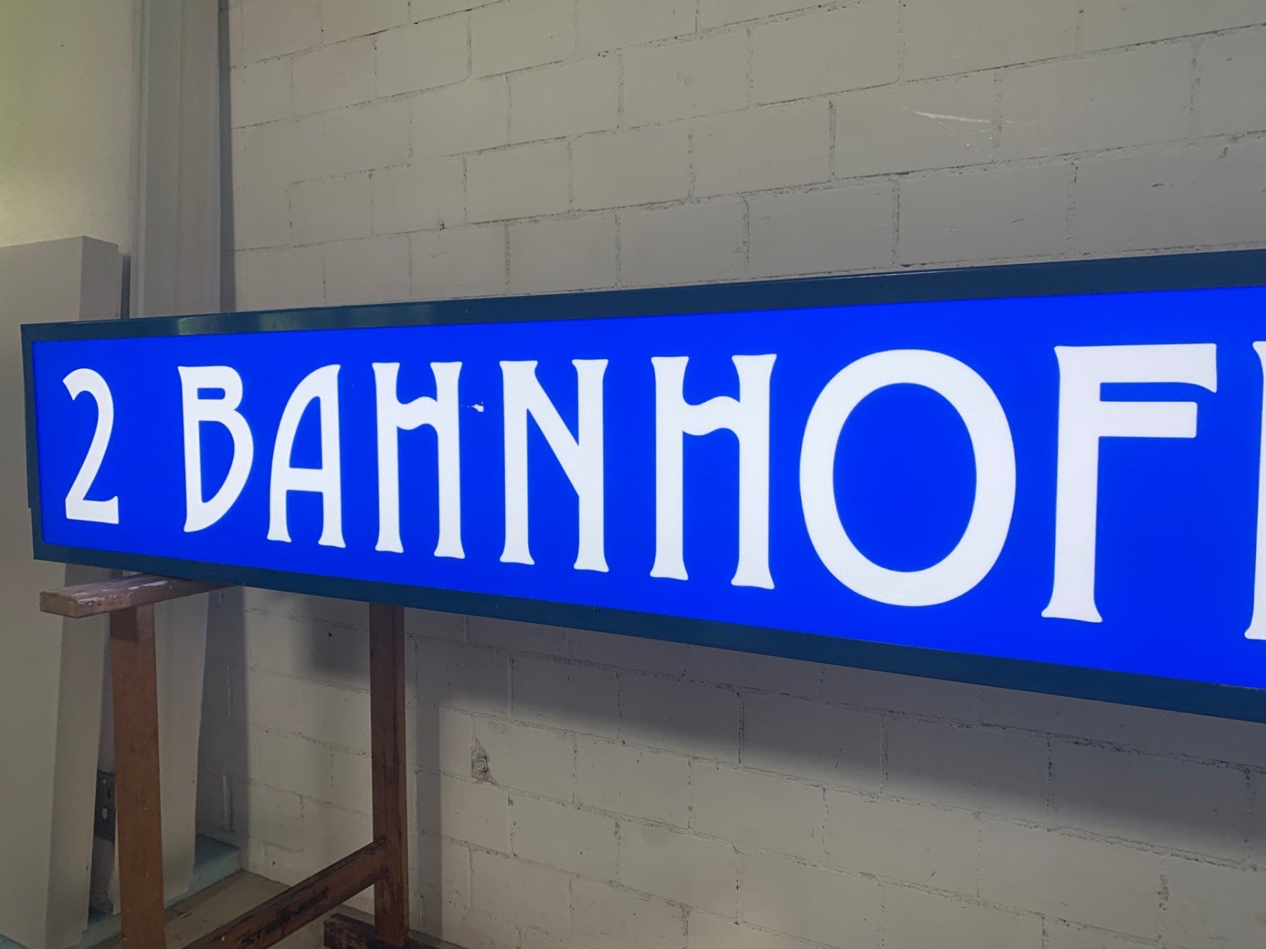 Schilder: Riesiger Leuchtkasten Leuchttafel Leuchtschrift 3 Meter – Gebraucht aus Wallisellen von zappenduster 1